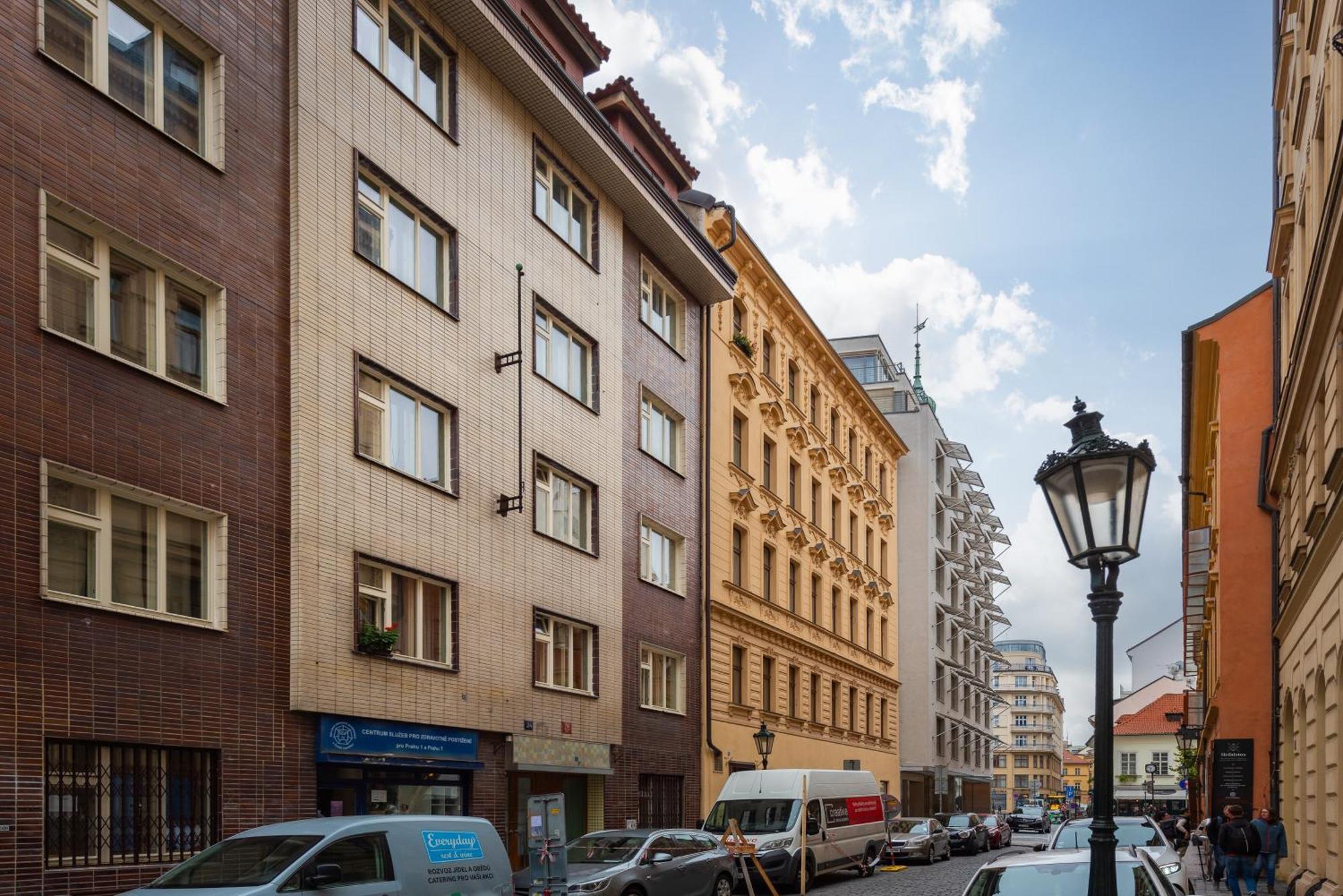 Lighthouse Apartment Прага Экстерьер фото